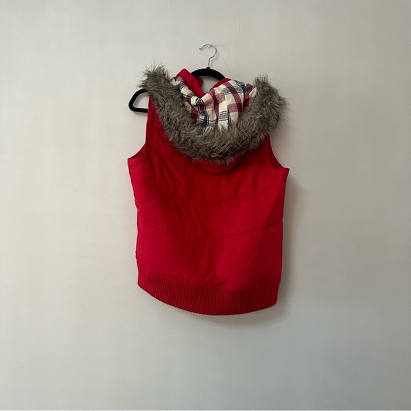 RED Faux fur Trim puffer vest - Picture 2 of 4